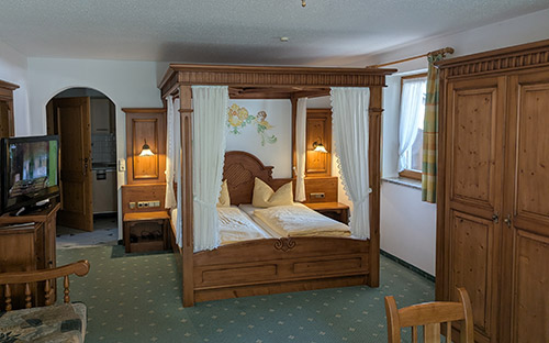 Himmelbettzimmer im Wanderhotel Mühle