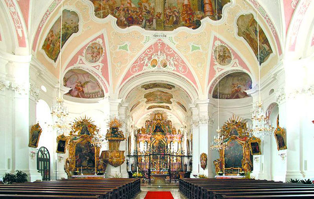 Pfarrkirche St. Johannes der Taeufer in Rinchnach – barockes Kircheninnere
